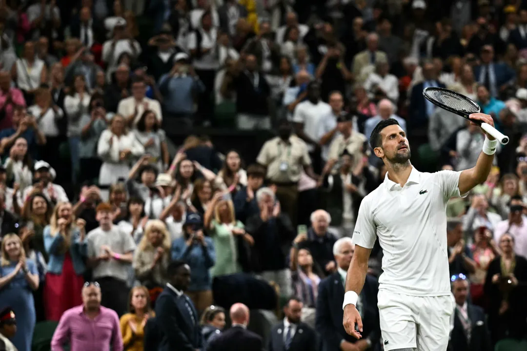 Novak Djokovic celebra em Wimbledon