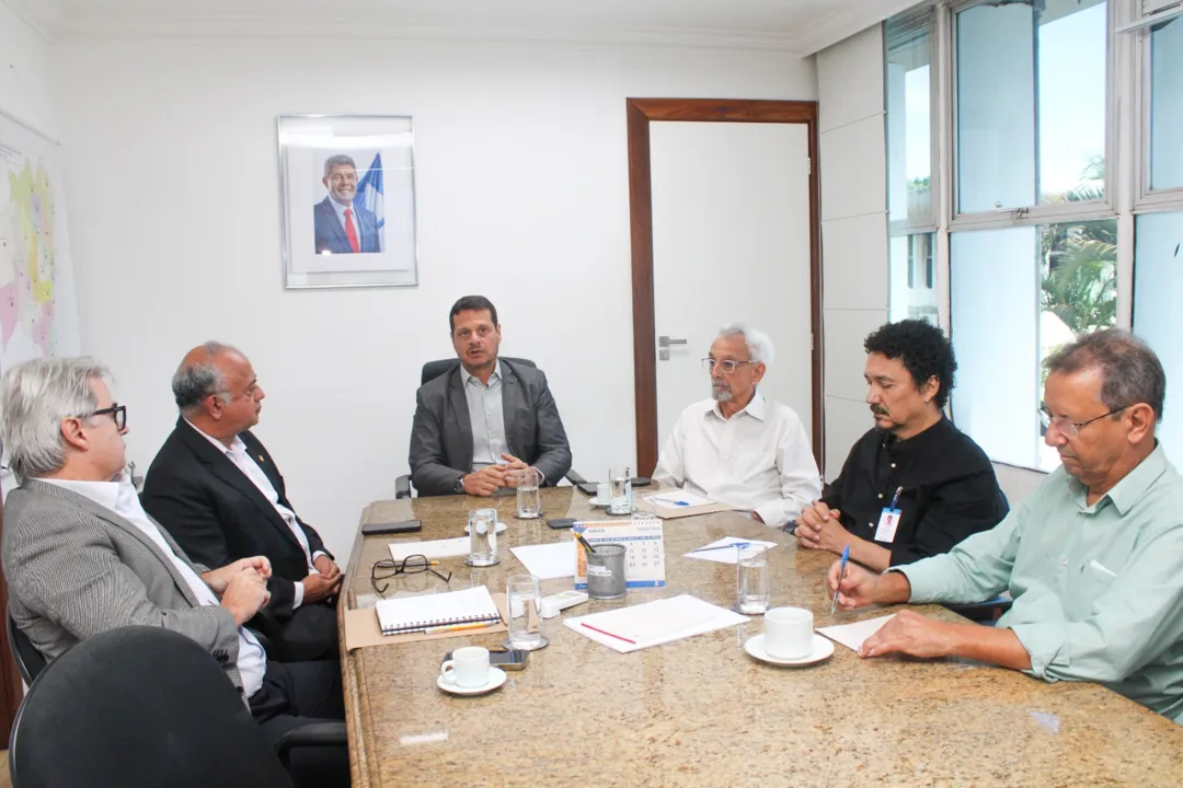 Reunião aconteceu nesta segunda-feira, 15