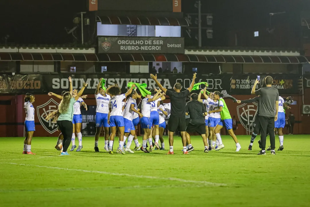 Jogadoras do Paysandu comemorando classificação