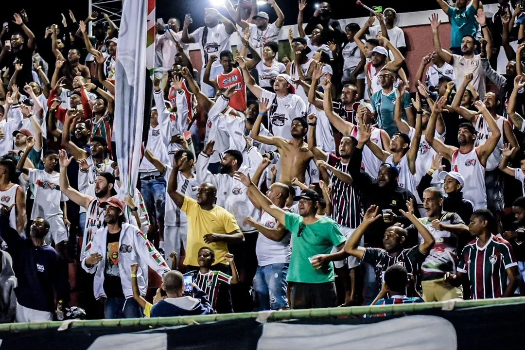 Torcida do Flu de Feira comemora a classificação a semifinal