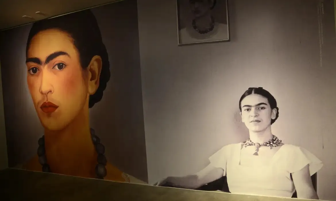 Imagem ilustrativa da imagem Setenta anos após a morte, Frida Kahlo permanece como ícone feminista