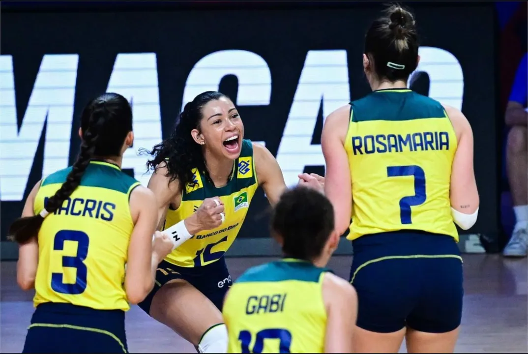 Seleção feminina comemorando