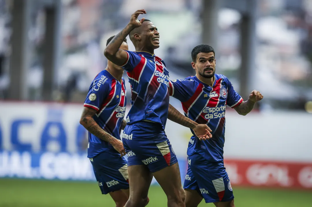 Jean Lucas celebra único gol do Bahia no jogo