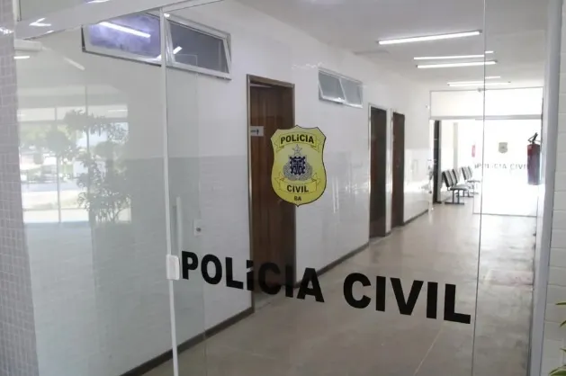 O homem foi submetido aos exames de lesão corporal e está à disposição da Justiça