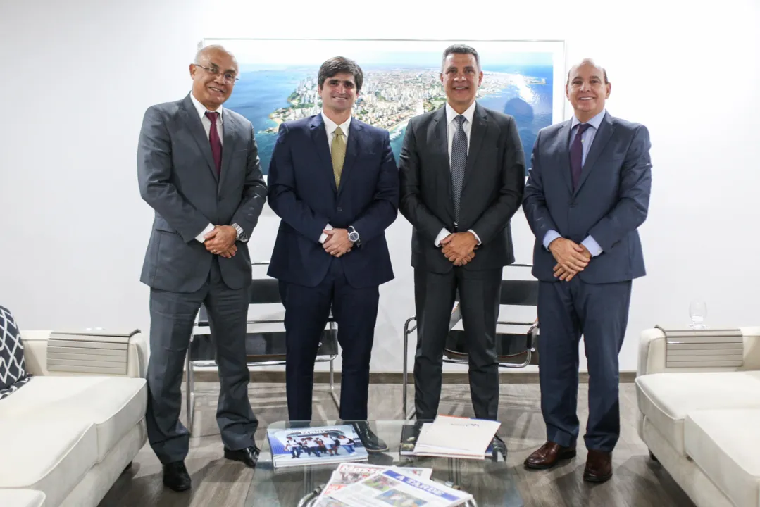 Presidente do Grupo A TARDE, João Mello Leitão, ao lado de Marcus Presidio, que preside o TCE