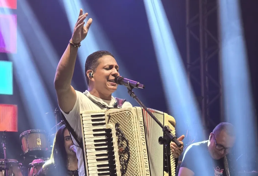 Sanfoneiro sobe ao palco alternativo da Feira