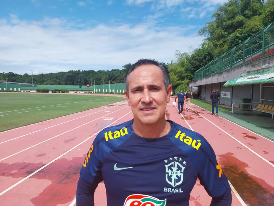 Dudu Patetuci concedeu entrevista após a sessão de treinamentos