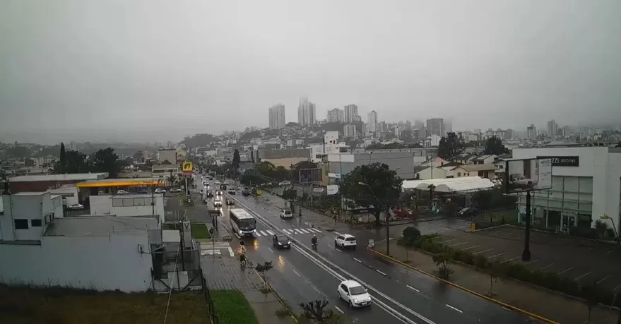 Na região metropolitana de Porto Alegre, o dia começa com chuva de média