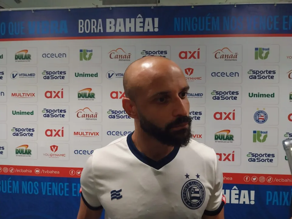 Thaciano durante entrevista após o jogo contra o CRB.