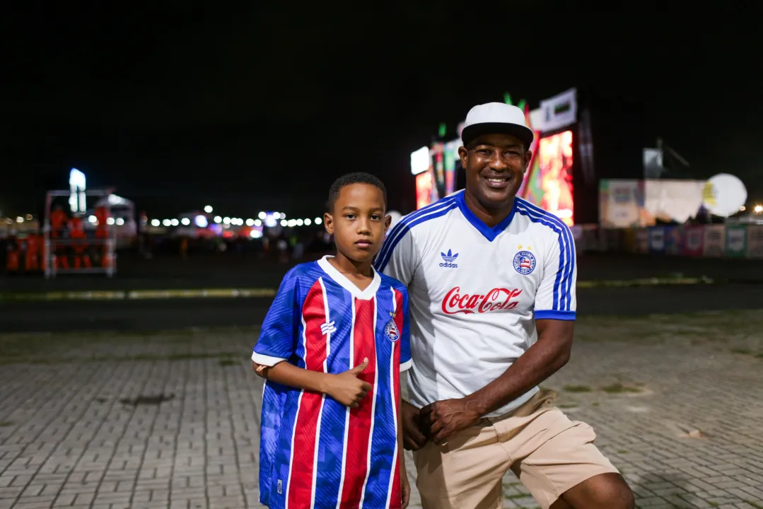 Edson Sales e o filho Pedro Henrique Sales deram um "pulinho" na festa