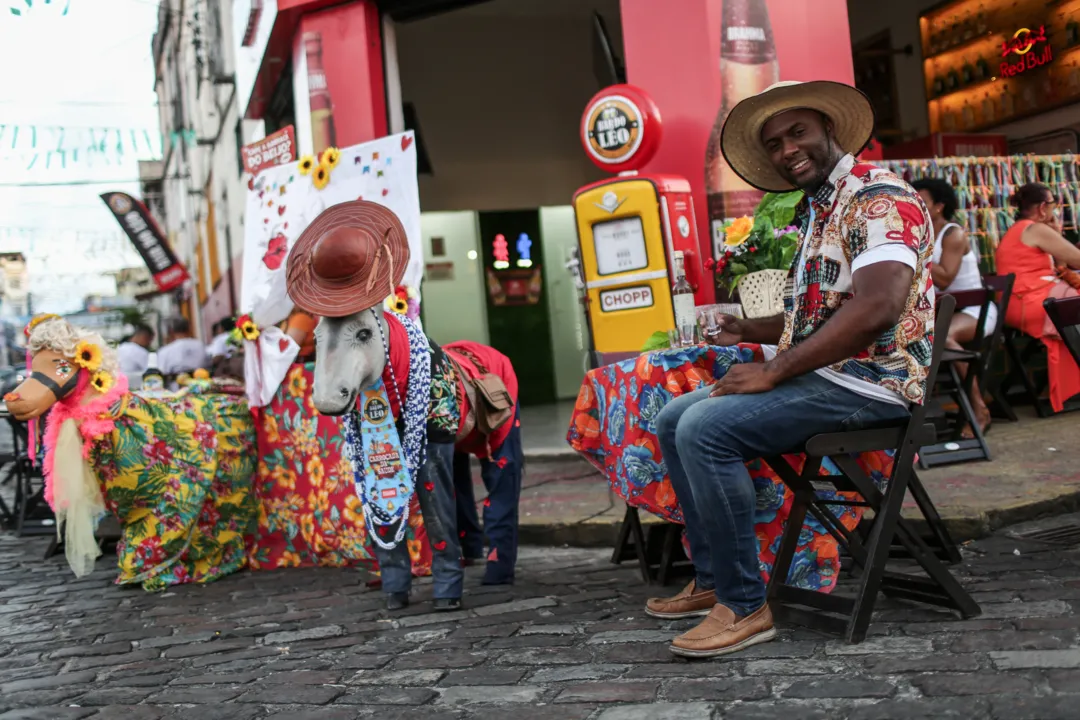 Carroçada da Saúde, festa junina promovida pelo Bar do Leo