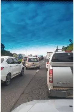 Congestionamento próximo a praça de pedágio é grande