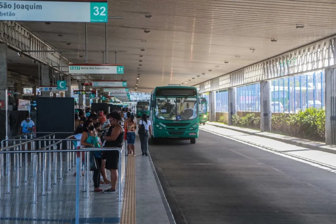 Ônibus, táxis, mototáxis e veículos por aplicativo contam com atenção especial