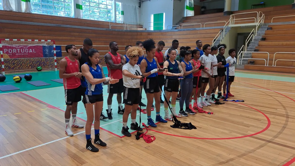 Equipe olímpica de boxe do Brasil durante treino