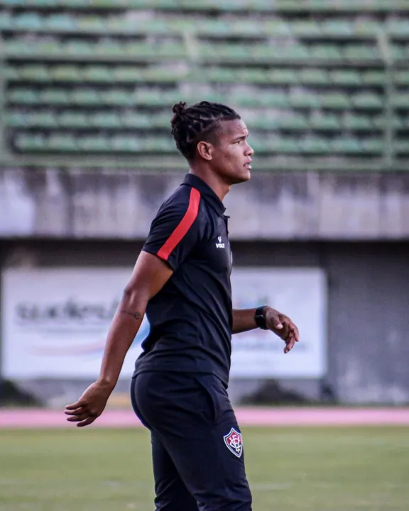 Anderson Magalhães é o treinador do time feminino do Vitória