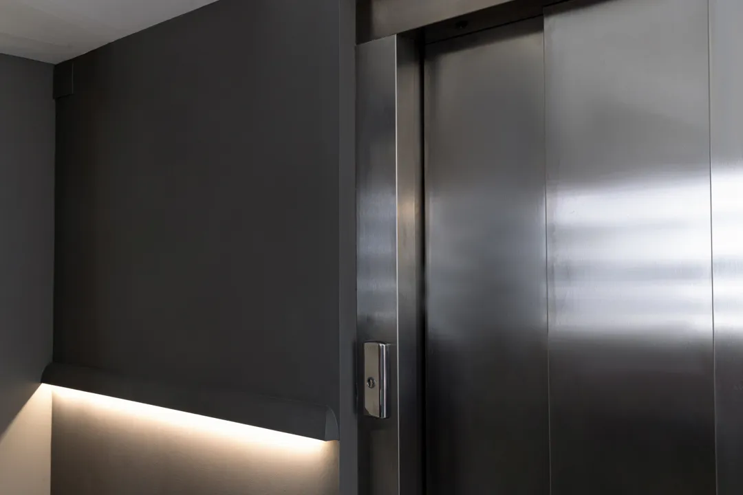 Acidentes em elevador aconteceram em menos de 24 horas