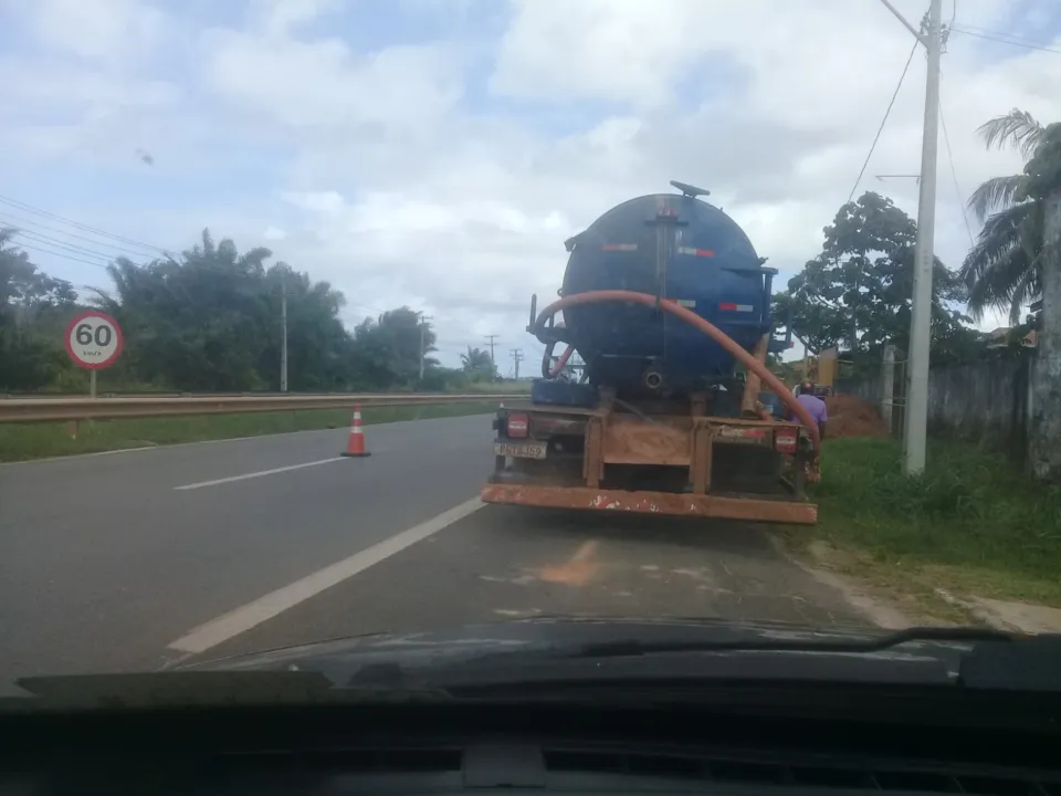 Moradores de Areias flagraram atividade de caminhões limpa-fossa próximo às bombas  desativadas da Tronox