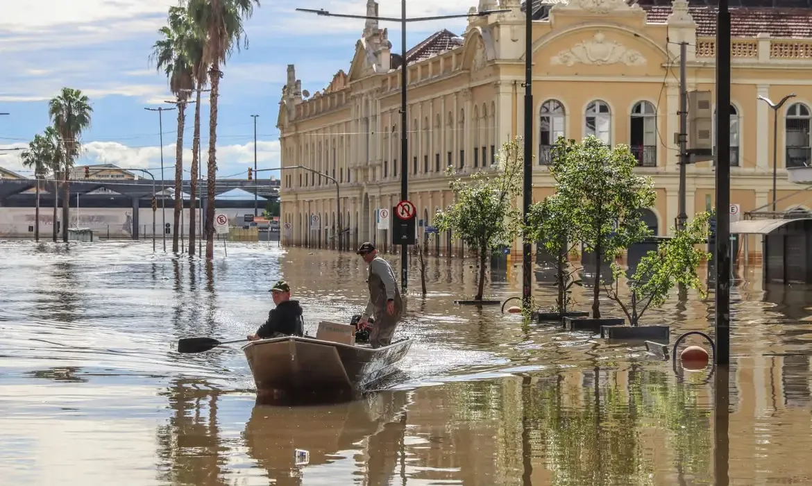 De acordo com a MetSul Meteorologia, só na capital, choveu, no sábado, 27, o equivalente a 43 milímetros