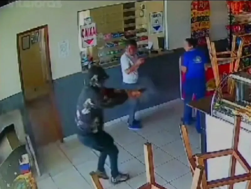 Imagem ilustrativa da imagem VÍDEO: homem é executado dentro de mercado na Bahia