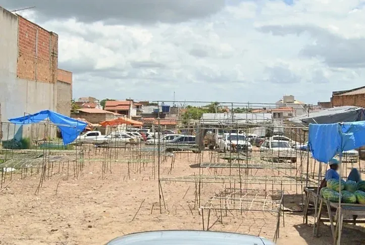 Terreno fica localizado ao lado da Praça Miguel Carneiro