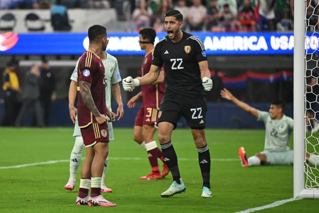 Goleiro Rafael Romo foi um dos destaques da Venezuela na vitória sobre o México