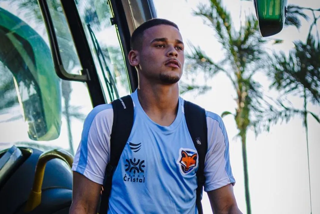 Goleiro Ramon Souza, do Grêmio Anápolis