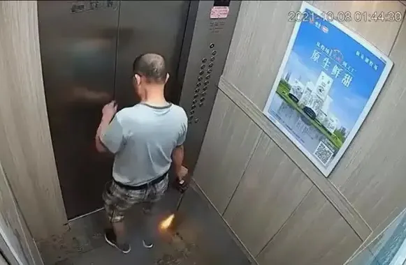Bateria de lítio explode e homem fica carbonizado dentro de elevador