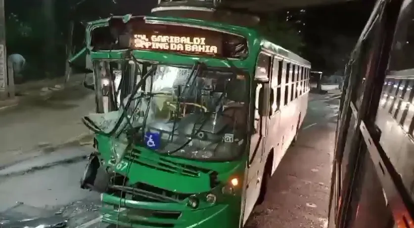 Acidente aconteceu na Avenida Tancredo Neves, em Salvador