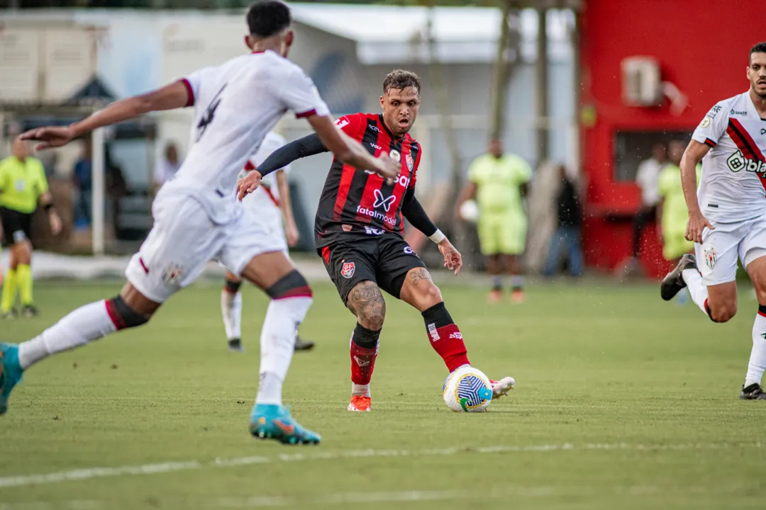 Vitória perdeu para o Atlético-GO na tarde deste sábado, 1