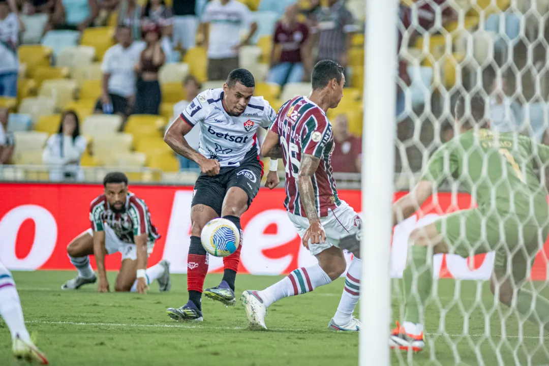 Vitória se impõe e derrota o Fluminense em pleno Maracanã