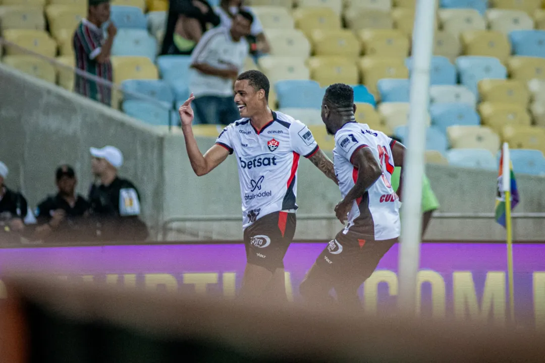 Janderson calou o Maracanã com um belo gol