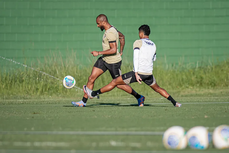 Jogadores do Vitória em atividade na Toca do Leão