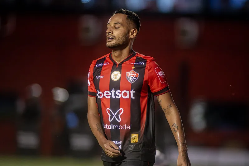 Matheus Gonçalves durante partida contra o São Paulo