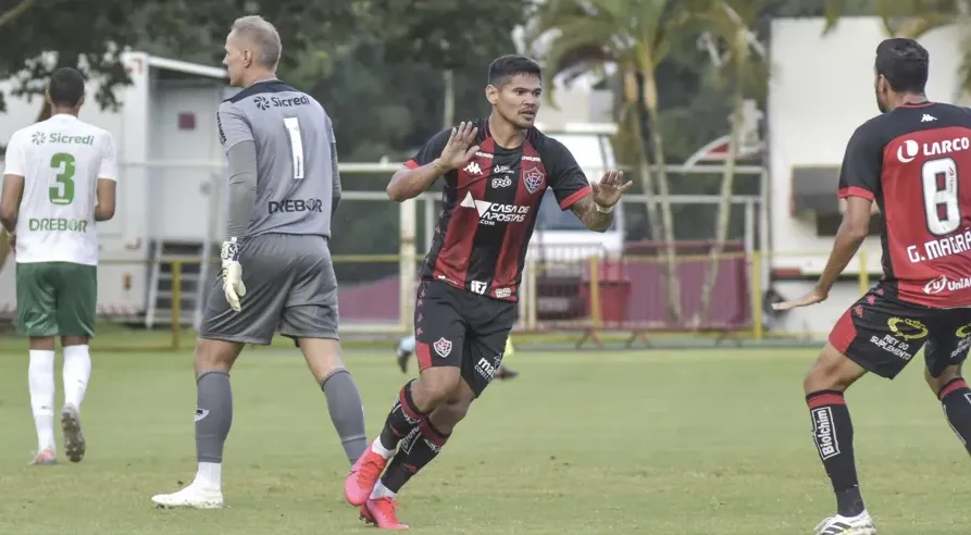 Léo Ceará era destaque do Vitória na temporada 2020