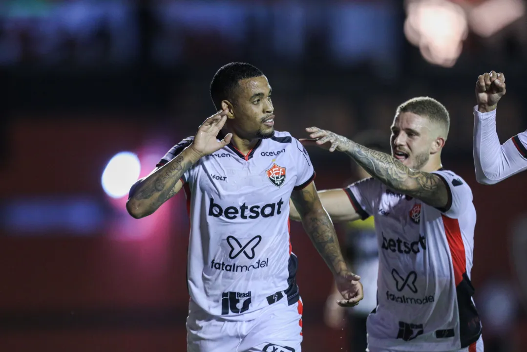 Alerrando marcou o primeiro gol do Vitória no jogo