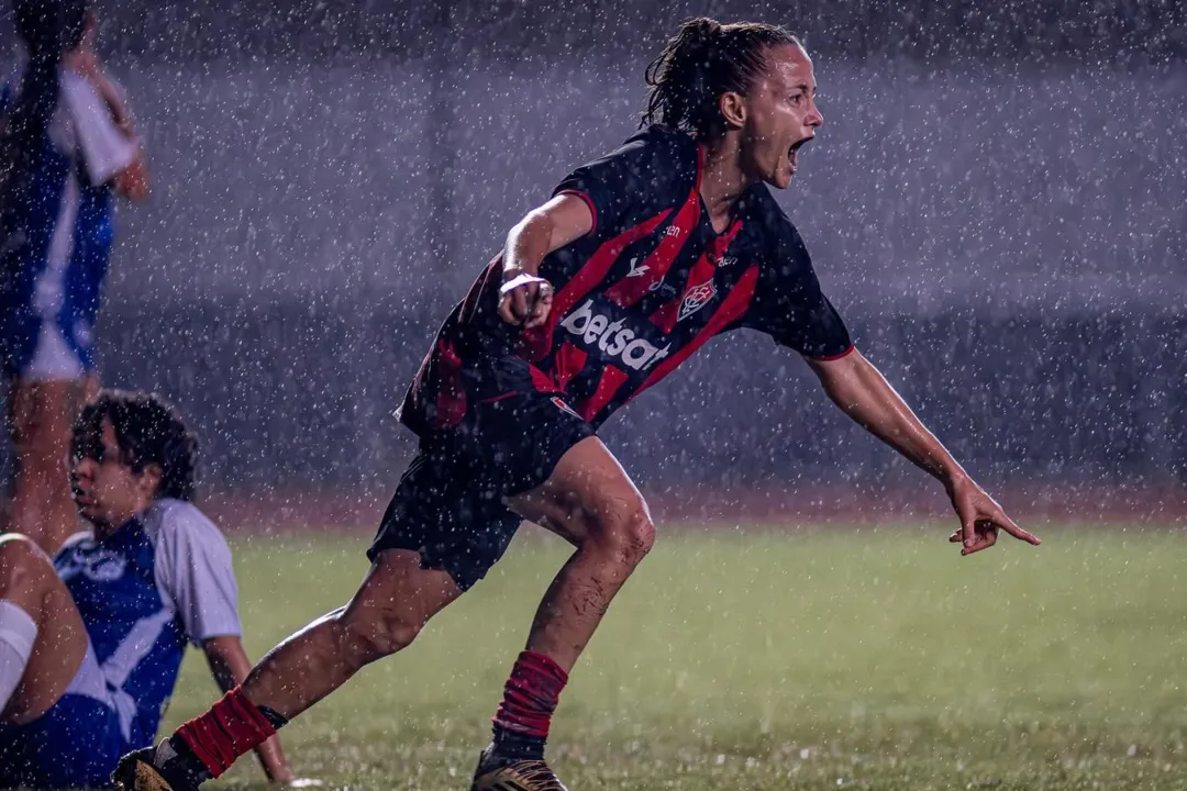 Sob chuva, em Pituaçu, Vitória goleou o Acauã-AL por 5 a 1