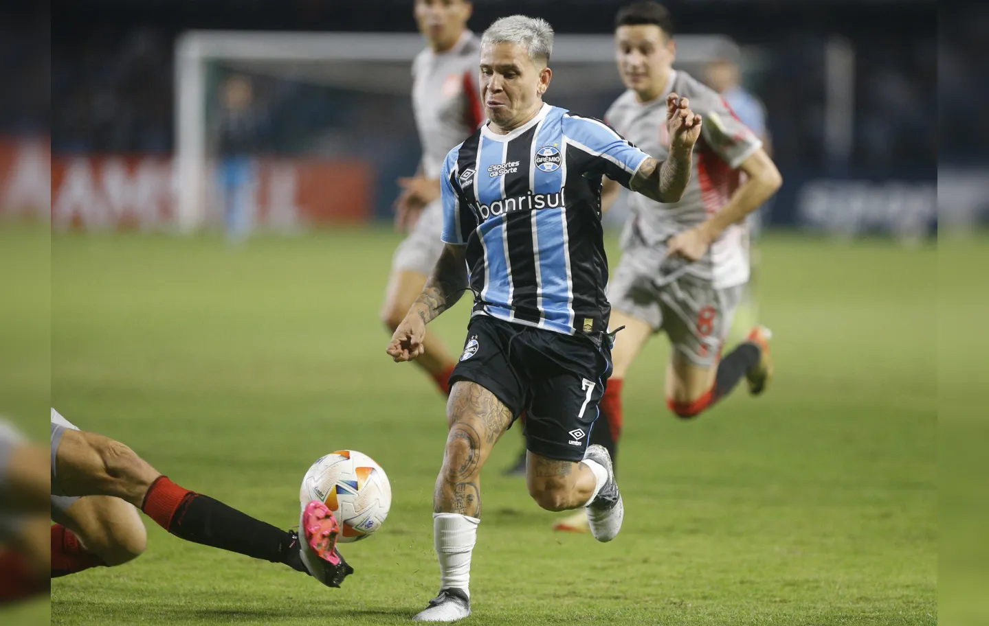 Grêmio empata com Estudiantes e passa em 2º no Grupo C | A TARDE