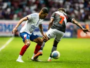 Lateral-direito Gilberto comemora gol antológico diante do Goiás