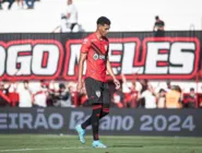 Após dois meses sem atuar, o lateral-esquerdo Matheus Bahia foi titular contra o Corinthians