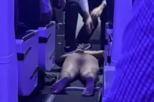 Imagem ilustrativa da imagem Passageiro corre pelado dentro de avião durante voo