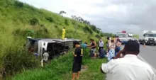 Imagem ilustrativa da imagem Quatro ficam feridos em acidente com ônibus na Bahia