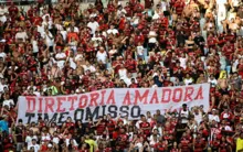 Imagem ilustrativa da imagem Torcida do Flamengo protesta durante jogo: "Diretoria amadora"