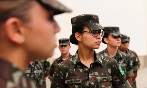 Atualmente, mulheres podem ingressar como oficiais
