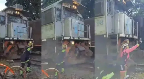 Imagem ilustrativa da imagem Vídeo: ciclista é atingida em cheio por trem ao posar para foto