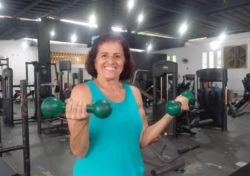 Graziele Peixe da Silva, de 71 anos, avó de dois netos e apaixonada por atividade física