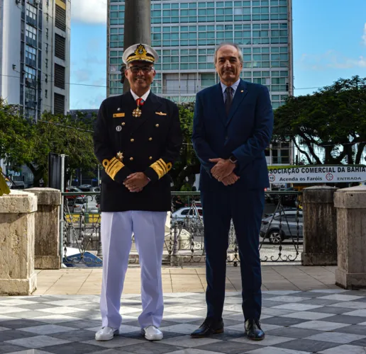 Antonio Carlos Cambra, do Segundo Distrito Naval, e o presidente da ACB, Paulo Cavalcanti