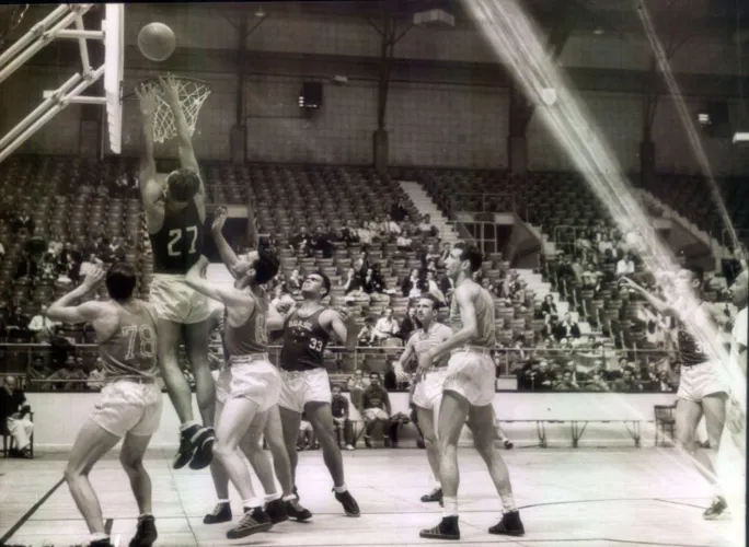 Basquete masculino, que tinha na equipe o baiano Nilton Pacheco, conquistou primeira medalha em esportes coletivos