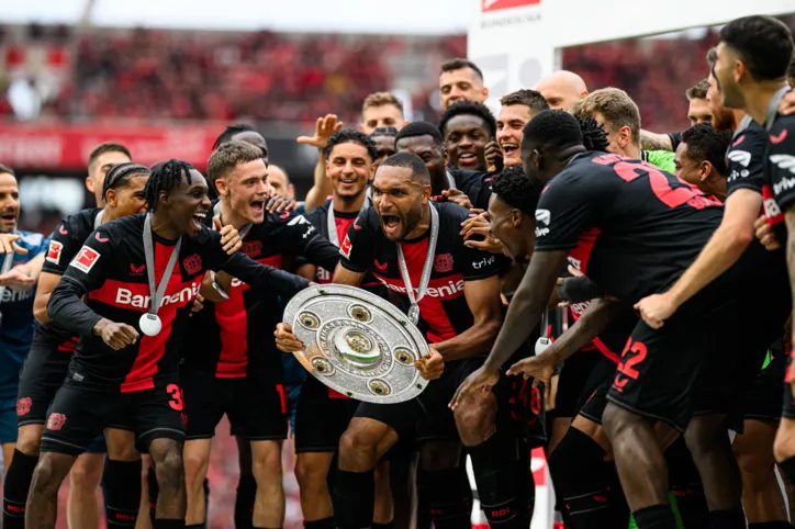 Bayer Leverkusen celebra seu primeiro título de campeão alemão