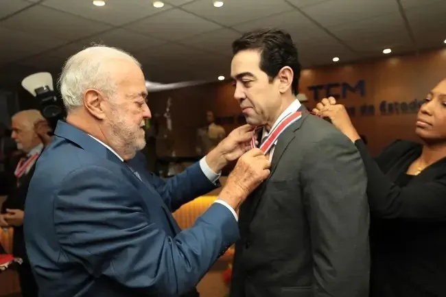 Bruno Dantas recebe a Medalha