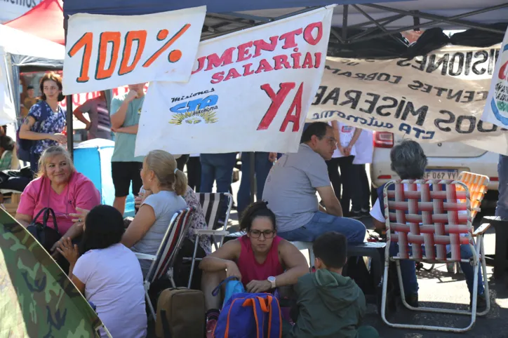 Funcionários públicos completam 6º dia de protestos na Argentina